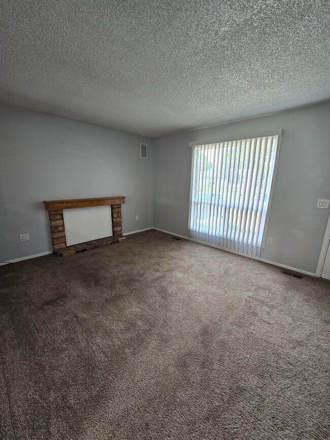 Foto del edificio - Inviting 3-Bedroom Home with Expansive Backyard on a Peaceful Cul-de-Sac | Available July 10