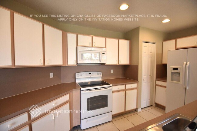 Foto del edificio - 16887 Crestview Ln