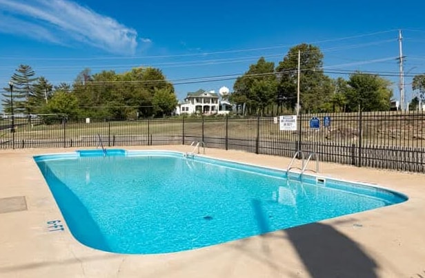 Foto del edificio - 321 Cedarview Ct