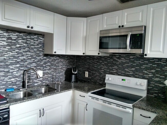 Kitchen - 12203 Armenia Gables Cir