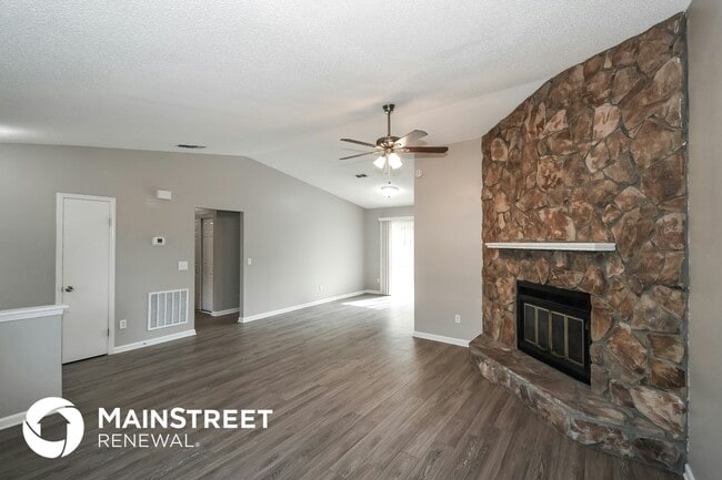 Building Photo - 2419 Winterwood Cir E