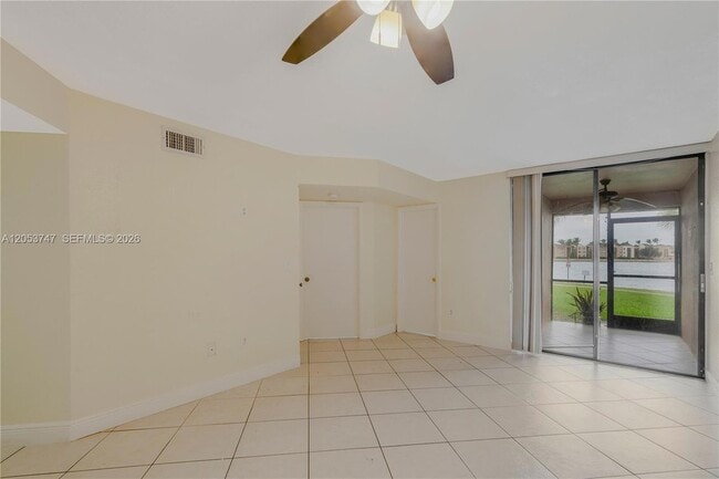 Foto del edificio - 15545 Miami Lakeway N
