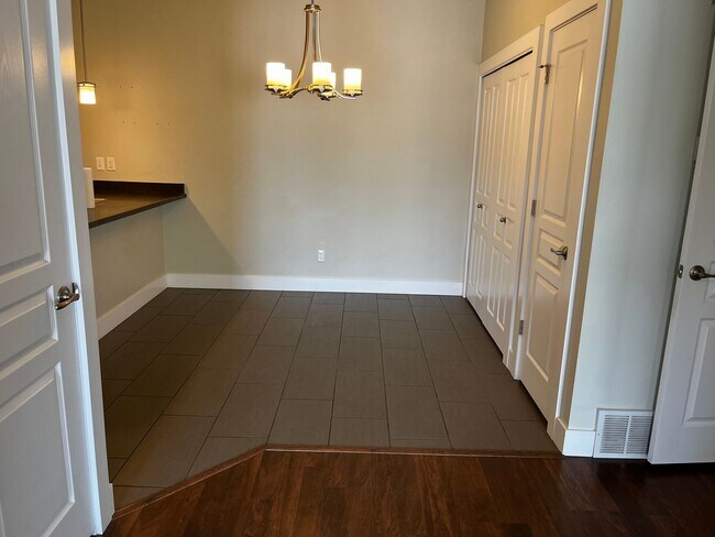 Building Photo - Fantastic SALT LAKE CITY Condo