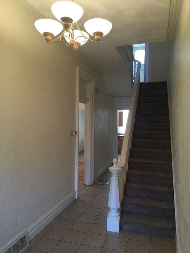 Building Photo - 410 Morrow Ave