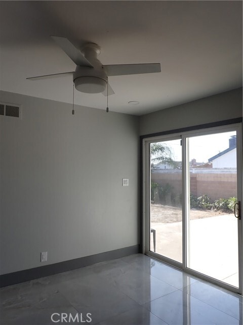 Foto del edificio - 16561 Monroe Ln
