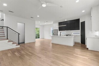 Building Photo - 2916 Hawthorne Ave