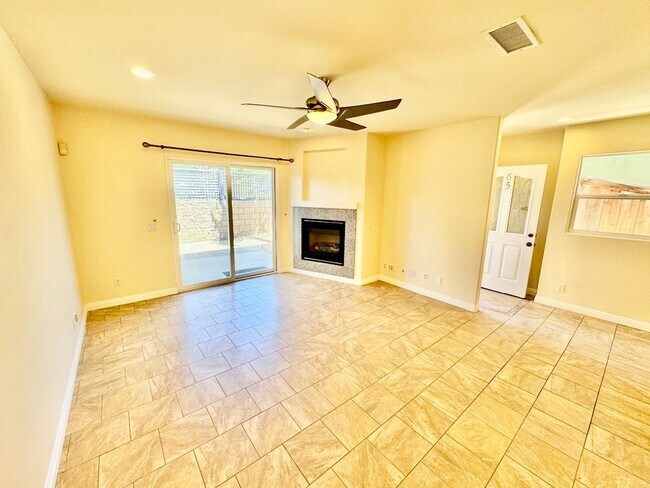 Building Photo - Stunning 3-Bedroom, 3.5-Bath Townhouse in ...