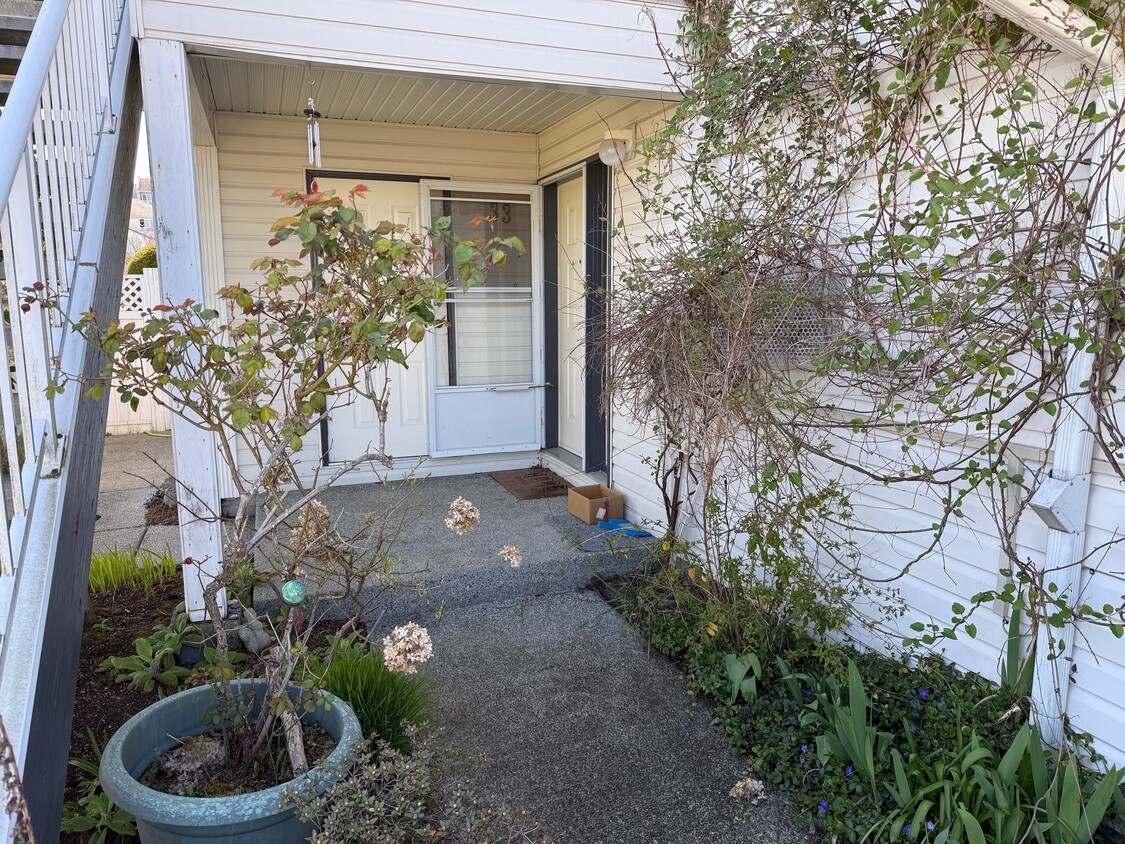 Building Photo - 6245 Blueback Rd