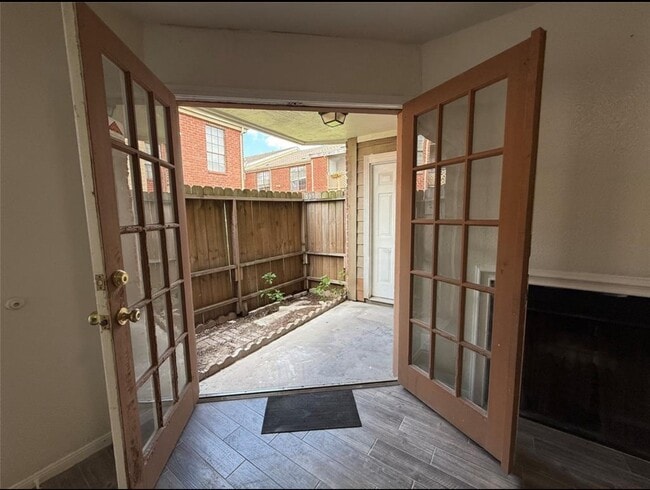 Building Photo - 12500 Sandpiper Dr