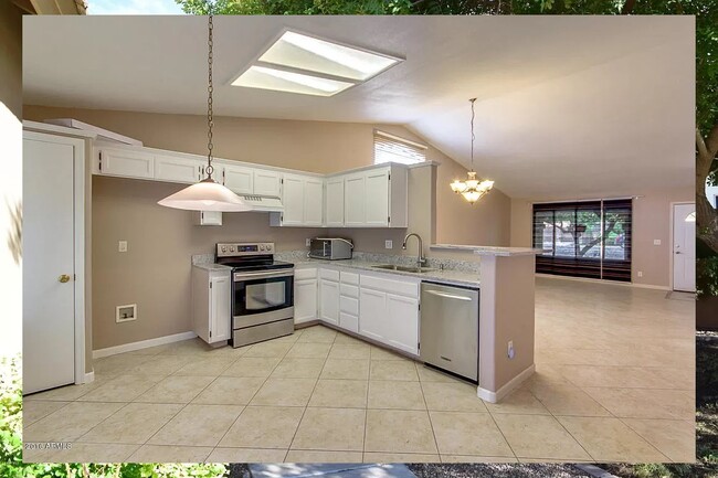 Building Photo - 3175 S Cascade Pl