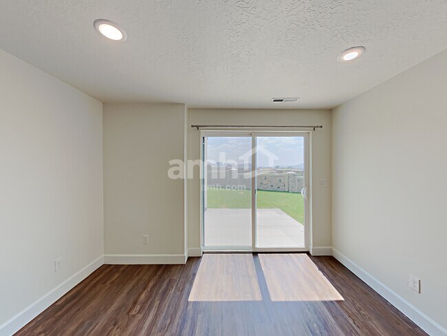 Foto del edificio - 1279 N Wagon Wy