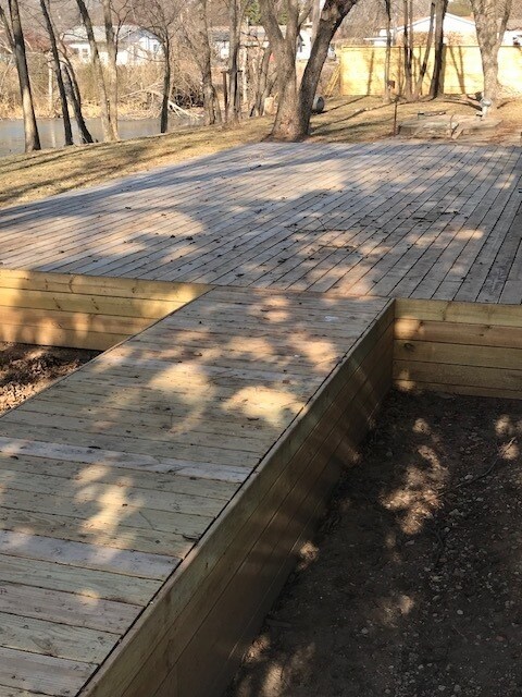 Building Photo - Lake Elmdale Escape