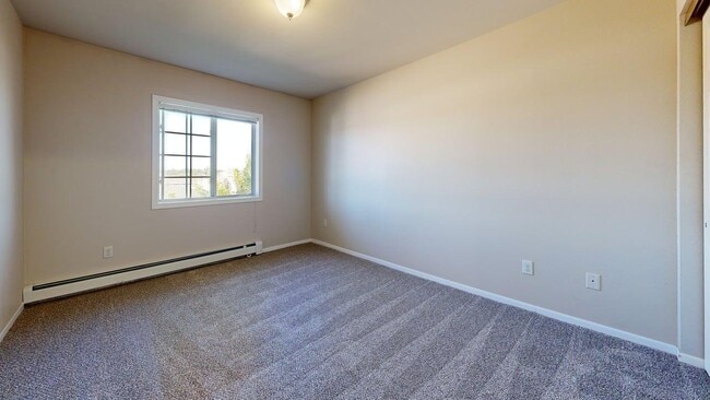 Building Photo - Lincoln Meadows