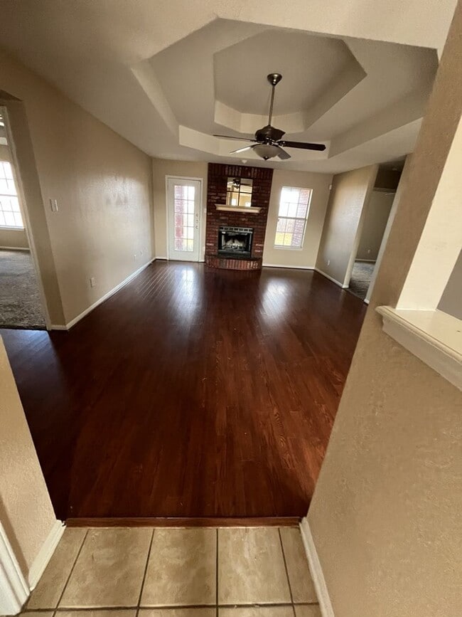 Building Photo - AVAILABLE NOW!!!!!