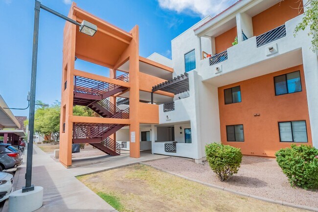 Walking Distance to ASU! - Walking Distance to ASU! Apartment