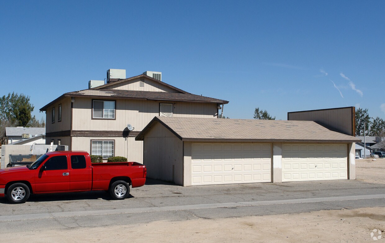 Foto del edificio - 16429 Lariat Rd
