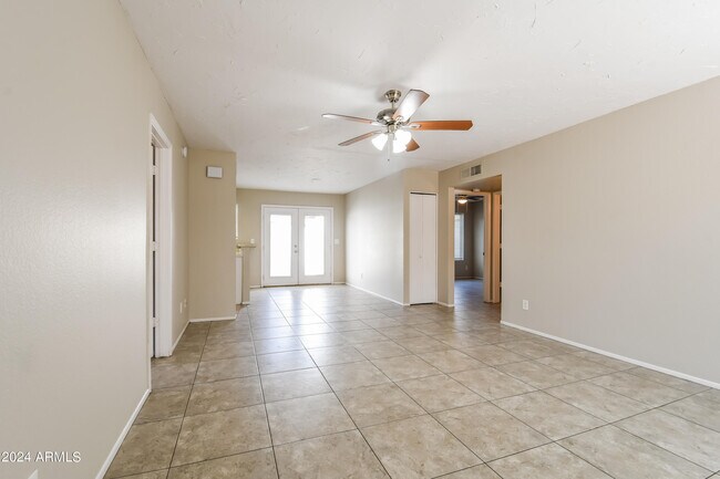 Building Photo - 2833 E Beck Ln