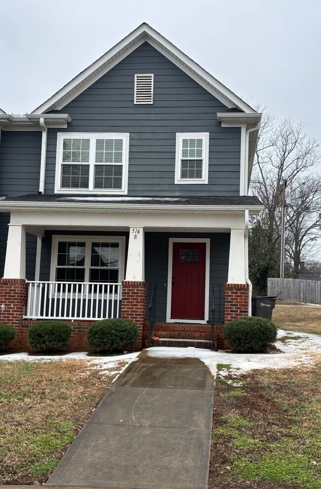 Building Photo - 516 Brawley St