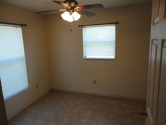 Foto del edificio - Large 4 bedroom/3bath home