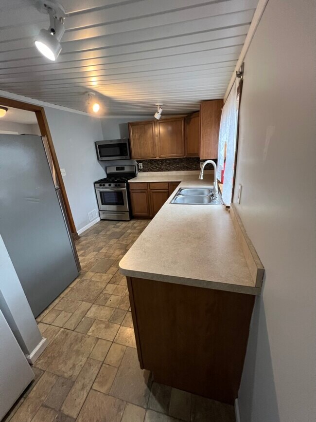 Building Photo - 1020 Cooper Ave