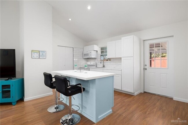 Building Photo - 11 Barnes St