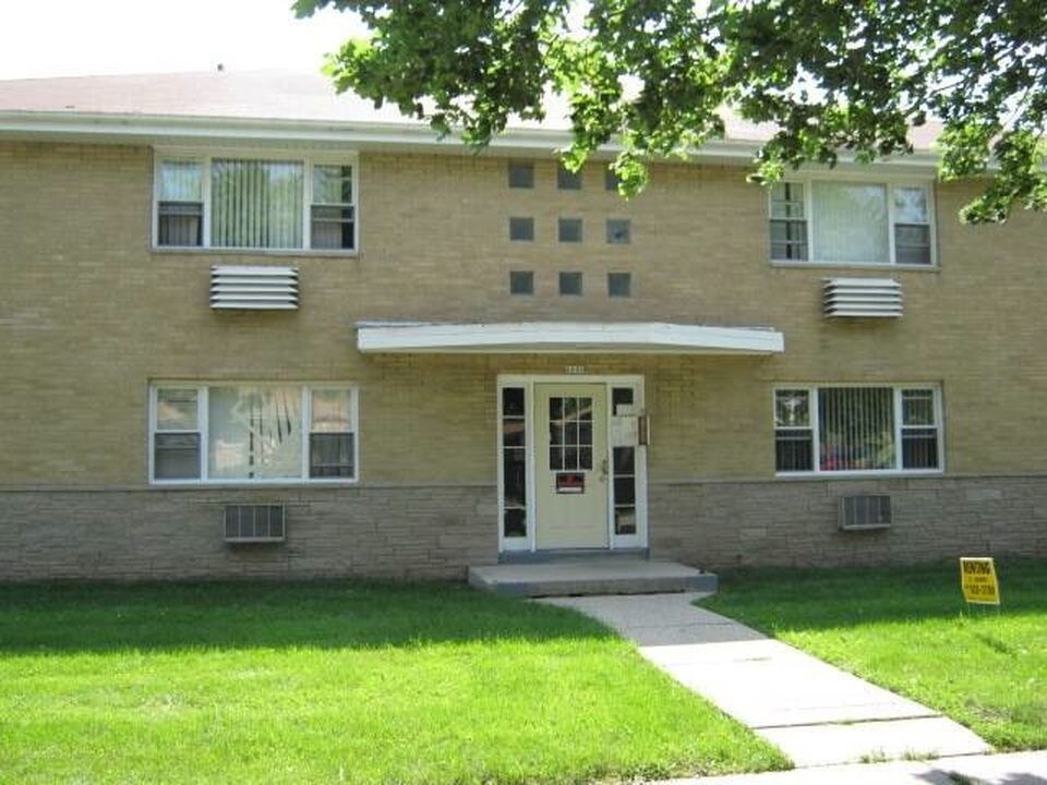 6600 N 77th Street - 2 Bedroom Lower - 6600 N 77th Street - 2  Bedroom Lower
