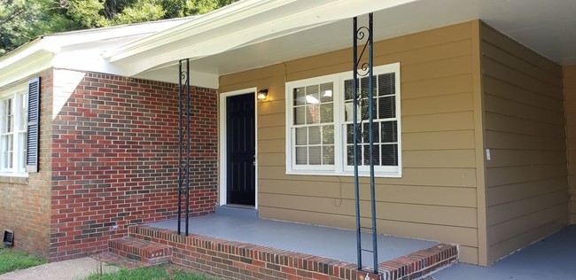 Building Photo - 3012 Kirkland Drive NW