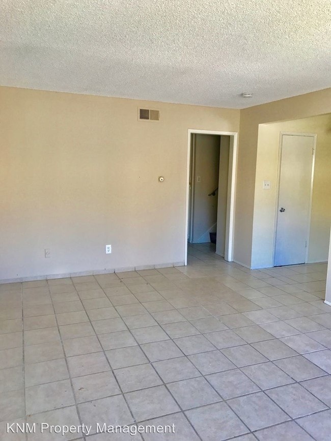 Building Photo - 7 Scottsdale Dr