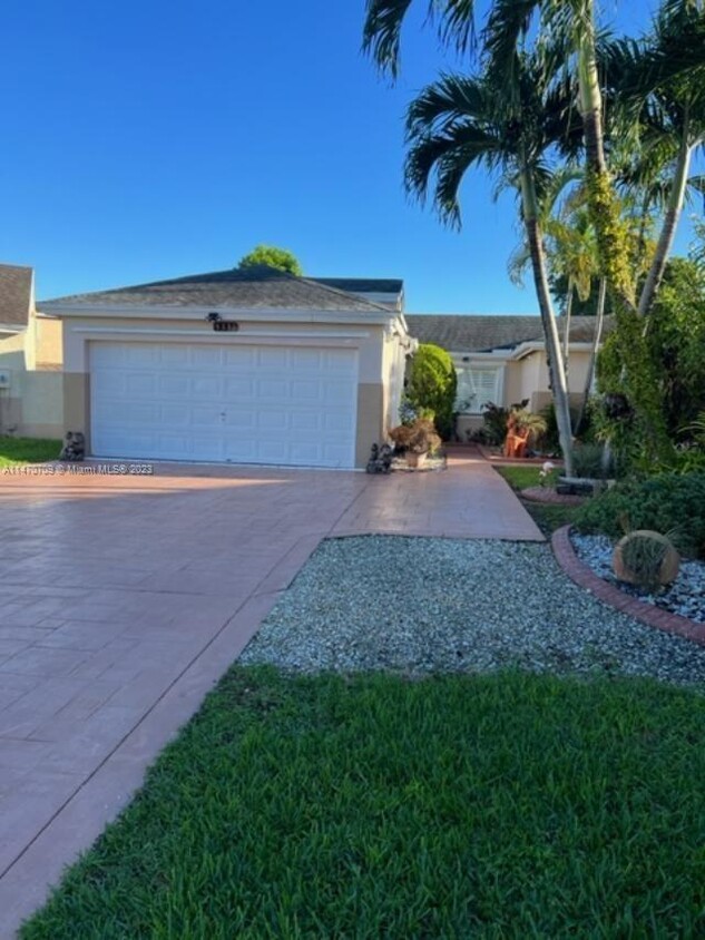 Foto principal - 9331 SW 143rd Pl