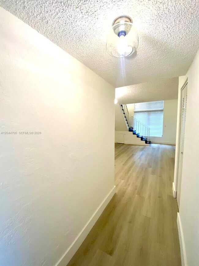 Foto del edificio - 10901 N Kendall Dr