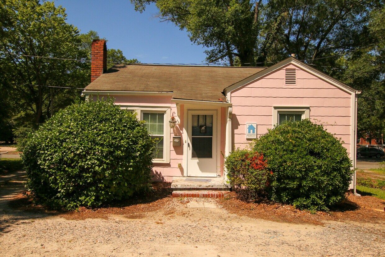 Foto principal - 925 College Ave