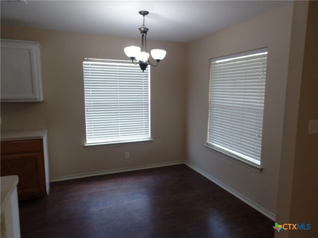 Building Photo - 102 Clydesdale Ln