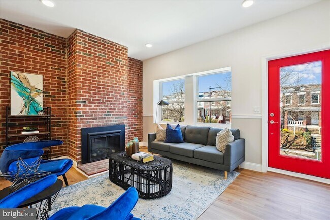 Building Photo - 329 15th St NE