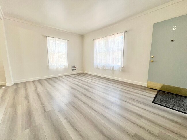 Foto del edificio - Charming Alamitos Beach 1-Bedroom Condo