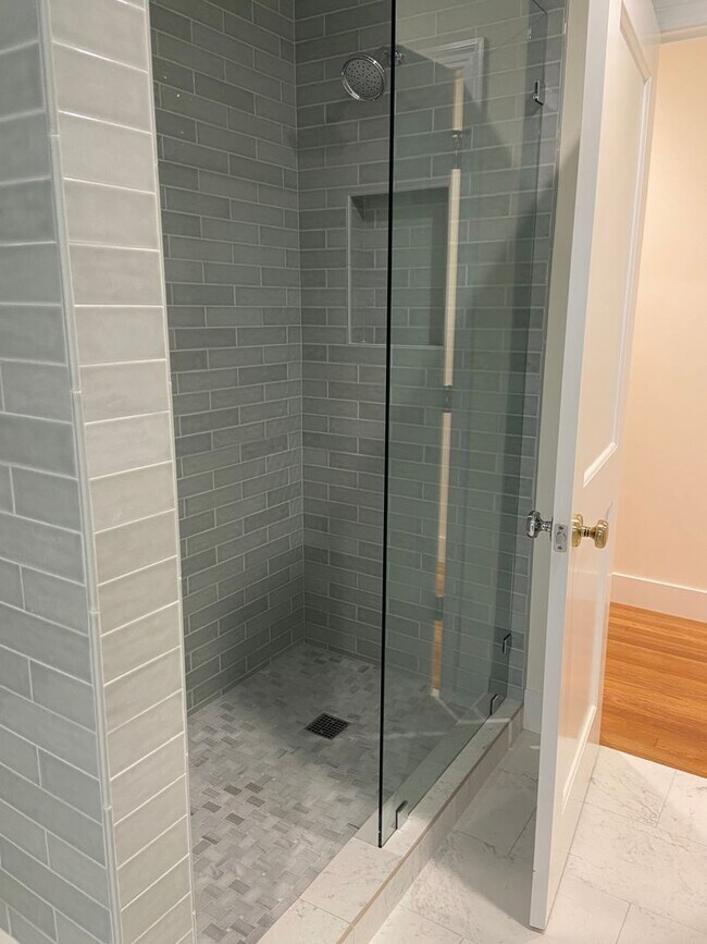 Building Photo - Beautifully remodeled 3/2 8767 Cypress Ave.