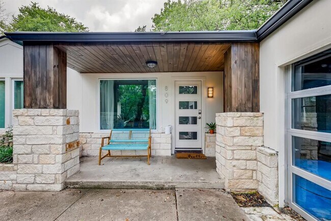 Foto del edificio - 809 Herndon Ln