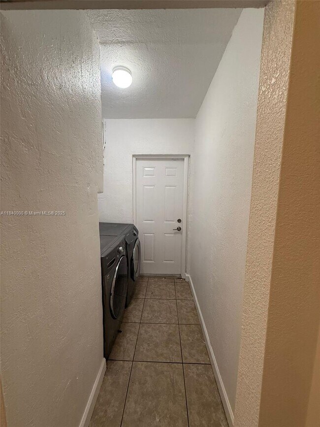 Foto del edificio - 1423 NE 175th St