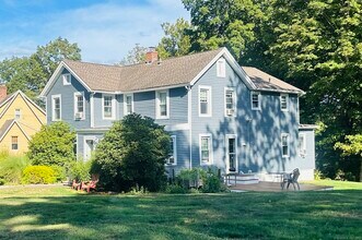 Building Photo - 240 Kenwood Ave