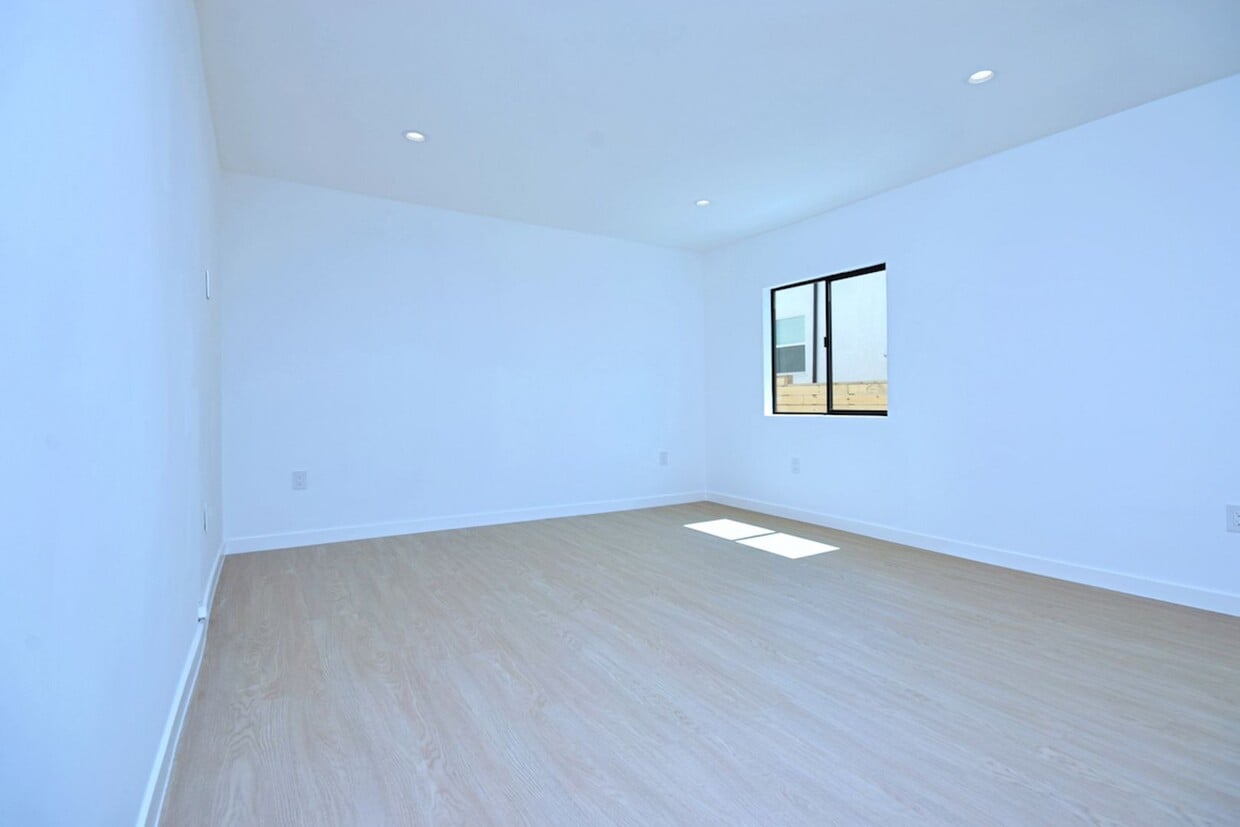Building Photo - 3412 Bellevue Ave