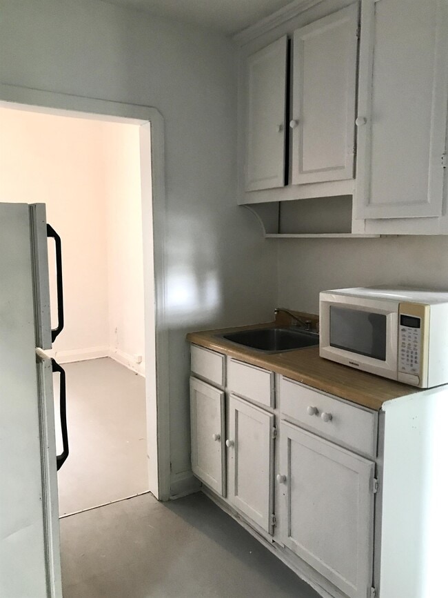 Building Photo - 340 Alfred Ave