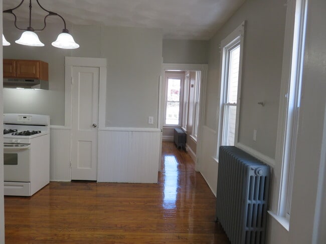 Building Photo - 216 Mansfield St