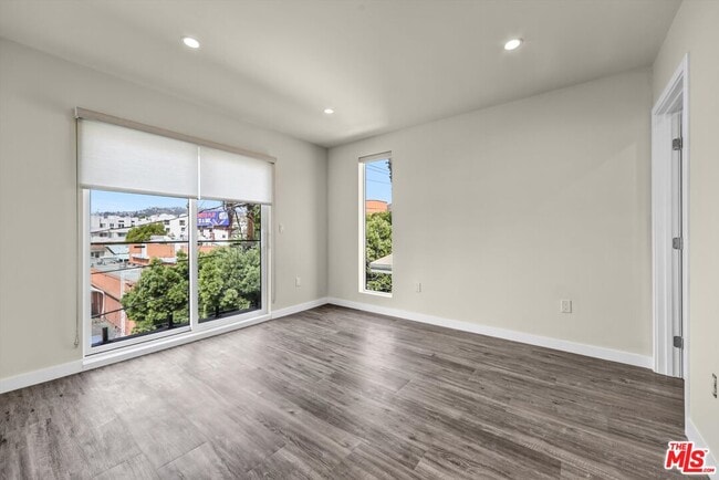 Foto del edificio - 1309 N Sycamore Ave