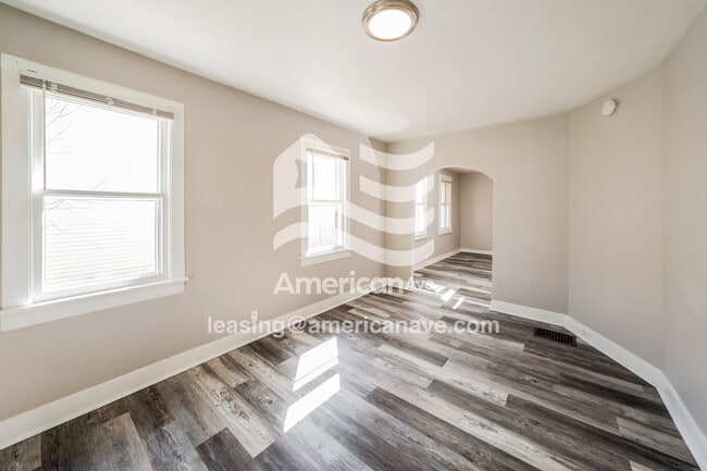 Building Photo - 709 W Broad St