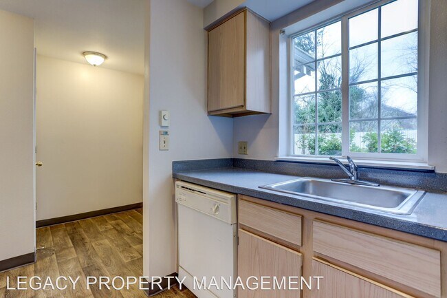 Foto del edificio - 12810-12850 SE Sherman St