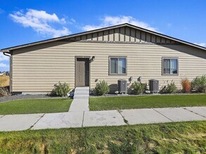 Building Photo - 13908 W Bergen Dr