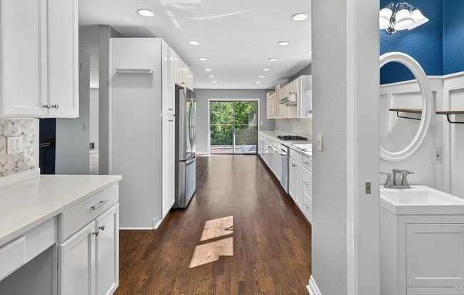 Building Photo - 7450 SW 17th Dr