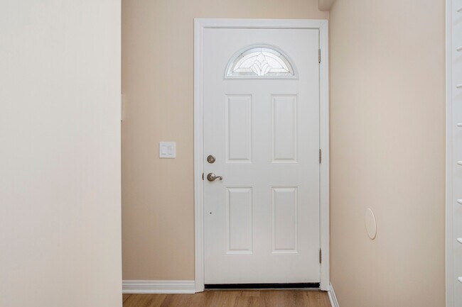 Building Photo - 605 Myrtle St