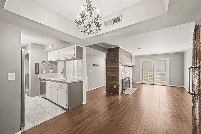 Building Photo - 265 Hillsboro Pl