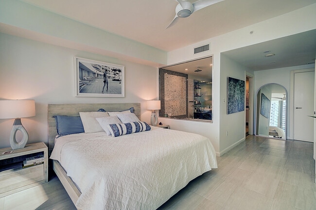 Building Photo - 200 Biscayne Blvd Way