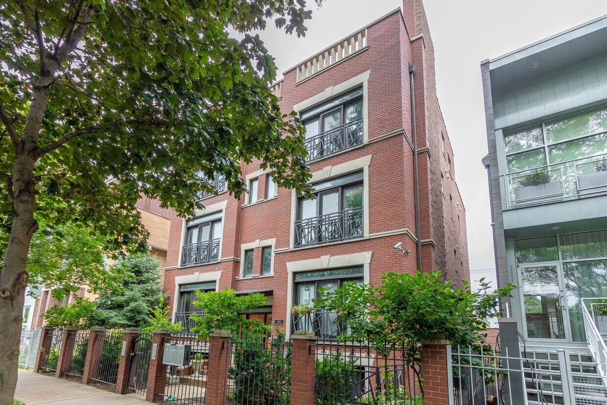Primary Photo - 2212 W Huron St